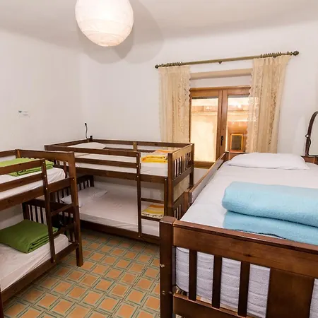 Casa De L'aigua Hostal *