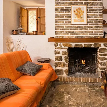 Casa De L'aigua Hostal *