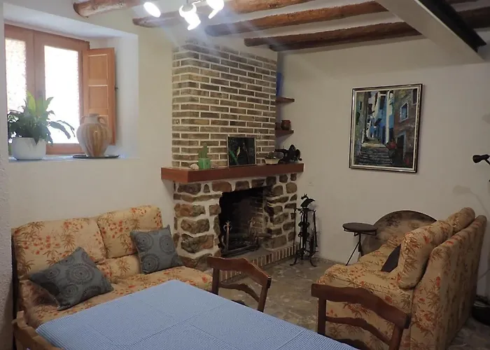 Casa De L'aigua Hostal *