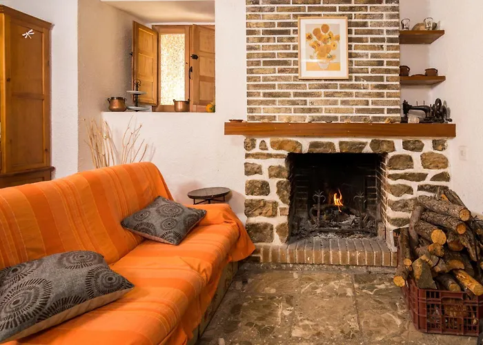 Casa De L'aigua Hostal *